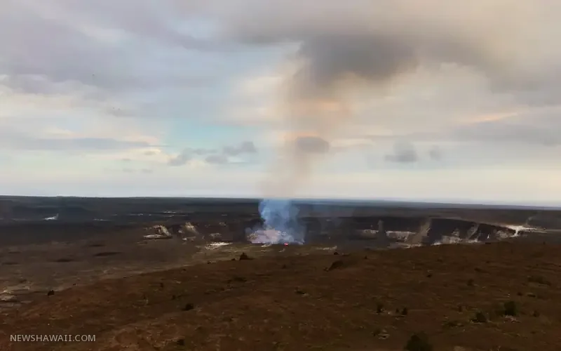 Steam plume rising from Halemaʻumaʻu crater at Kīlauea