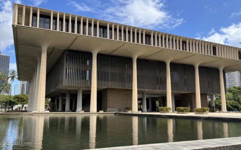 Hawaiʻi State Capitol and its reflecting pool in Honolulu