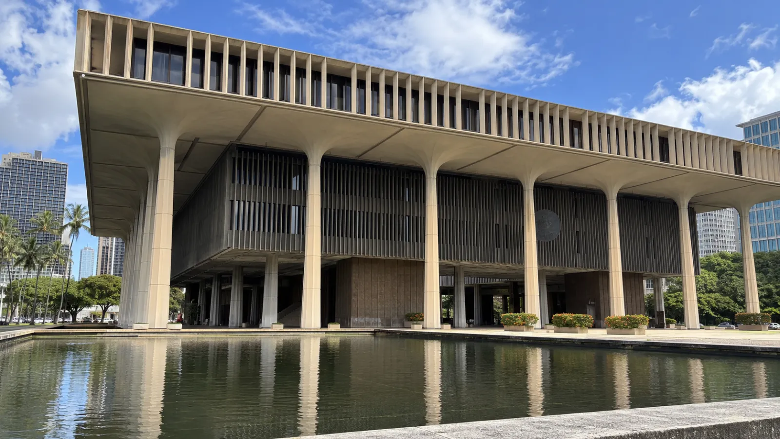 Hawaiʻi State Capitol and its reflecting pool in Honolulu