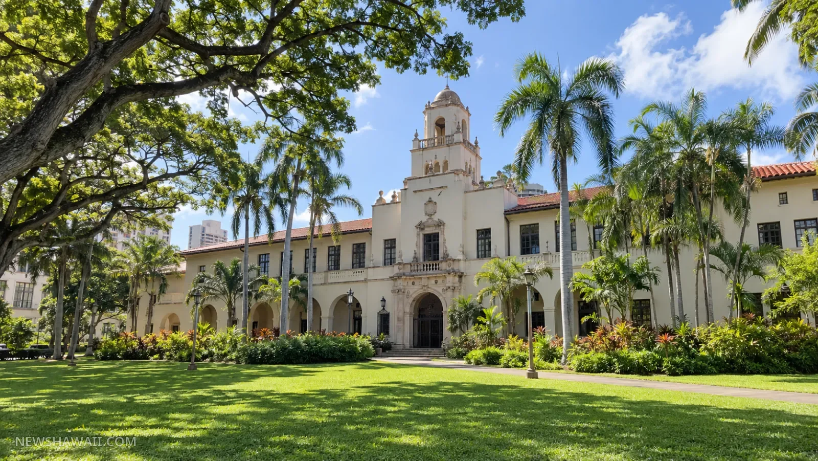 Honolulu Hale, the city hall, with palms and lawn
