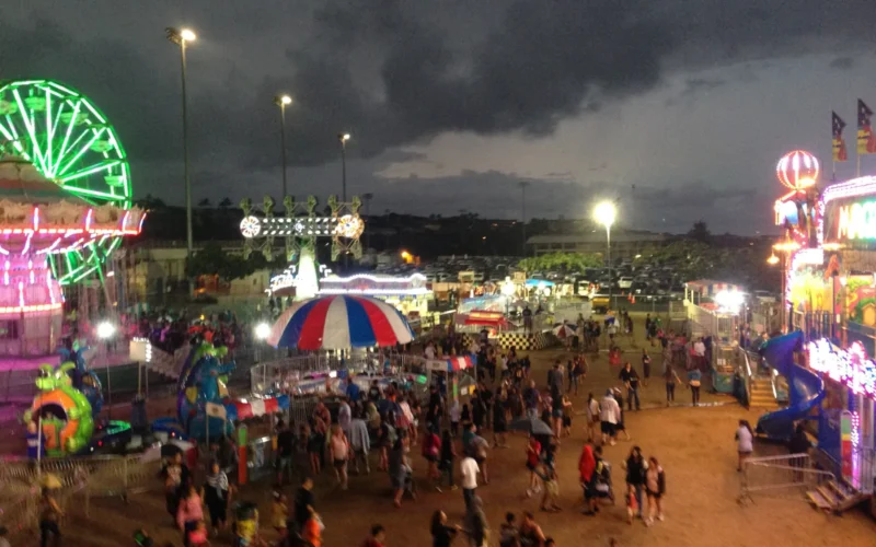 Crowds and carnival rides at the Maui Fair at night