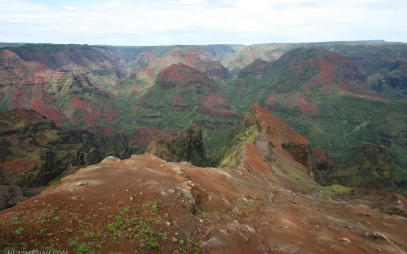 Red cliffs and ridges of Waimea Canyon on Kauaʻi