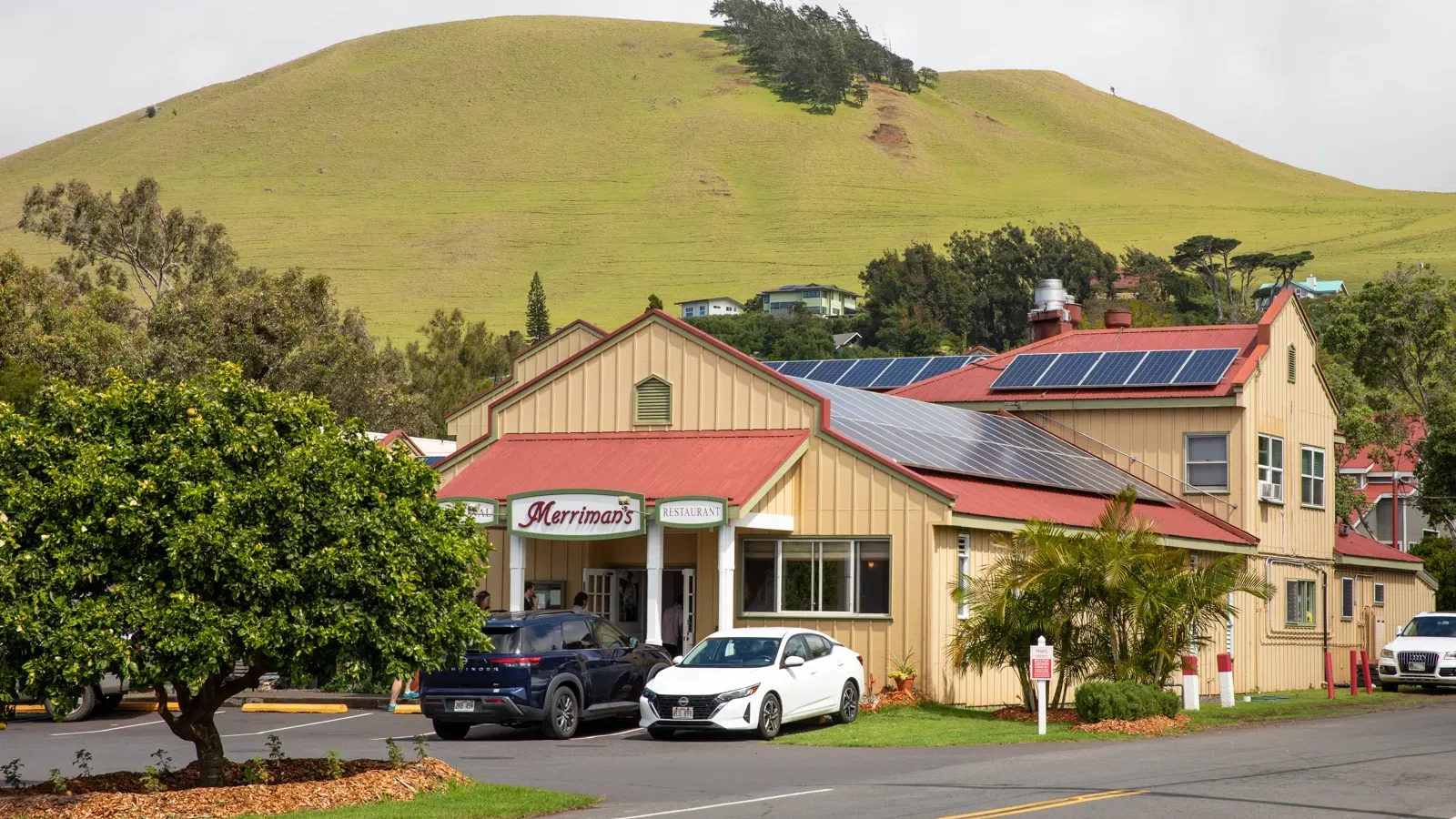 Storefronts and green hills in Waimea town on Hawaiʻi Island