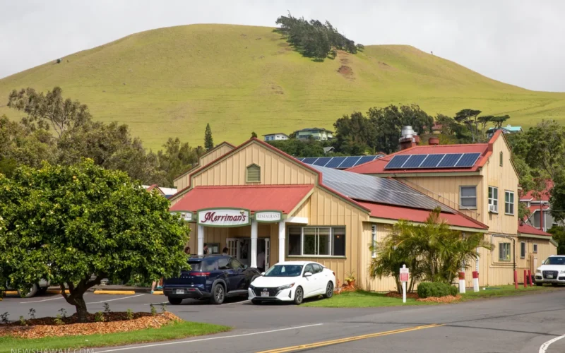 Storefronts and green hills in Waimea town on Hawaiʻi Island